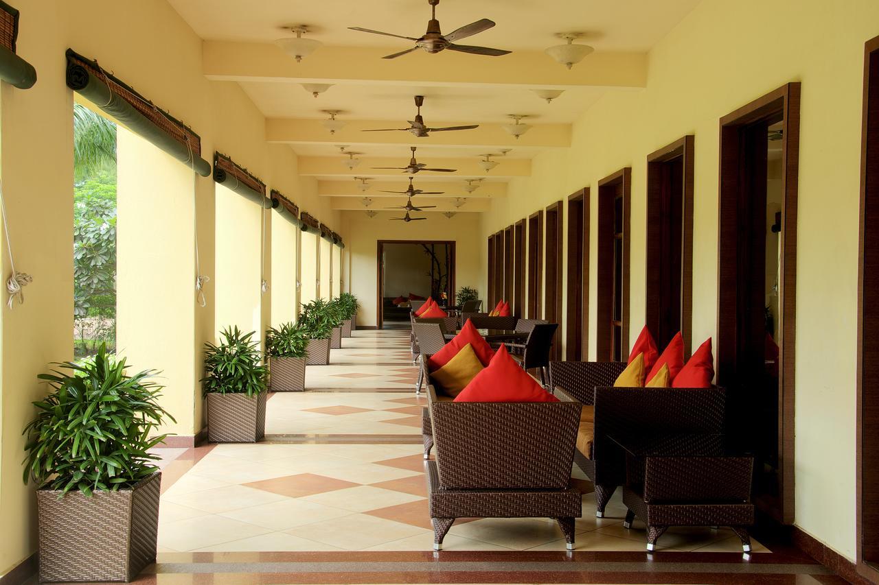 Country Roads Hotel Haora Exterior photo
