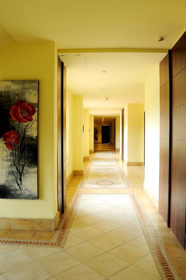 Country Roads Hotel Haora Exterior photo
